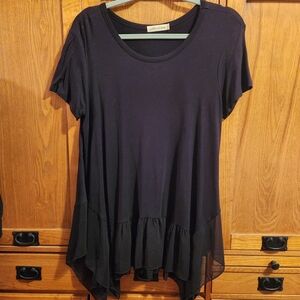 Pebble & Stone women's black short-sleeve tunic with sheer ruffled hem large EUC